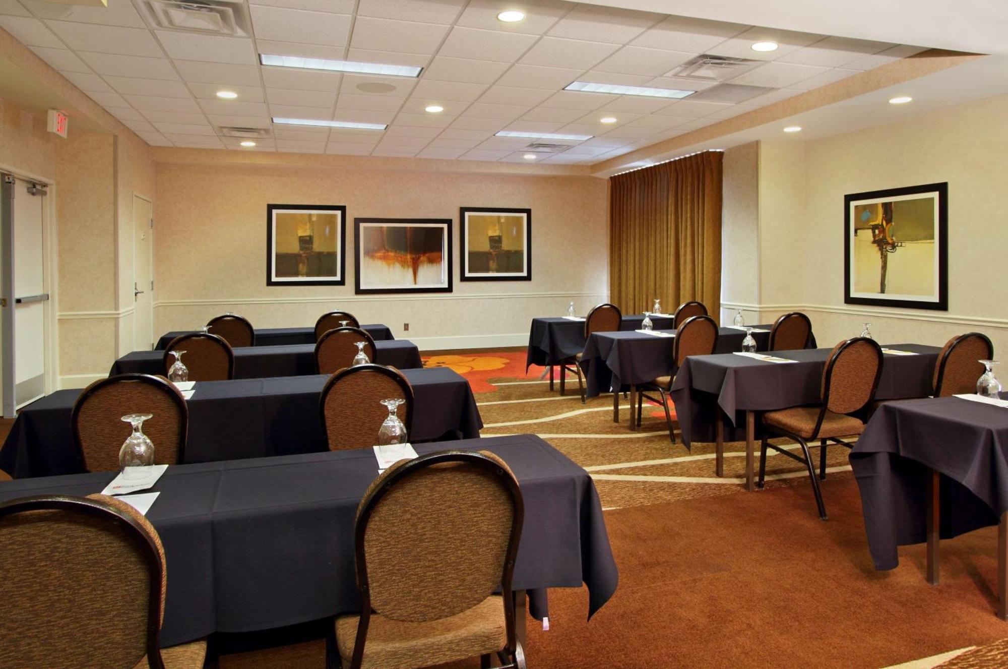 Hotel Hilton Garden Airport