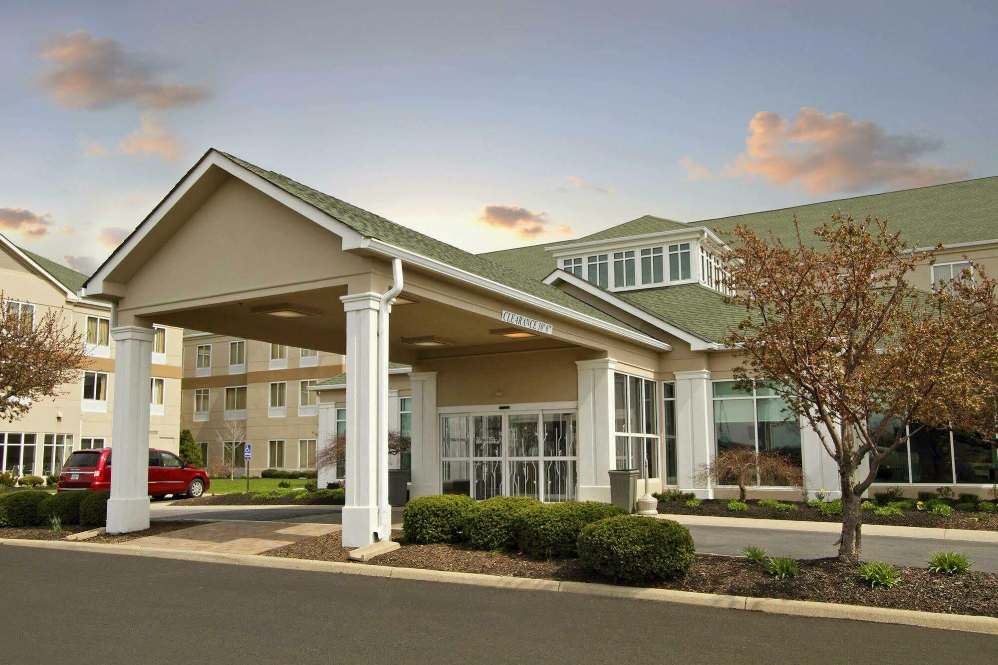 Hilton Garden Airport Hotel 3*