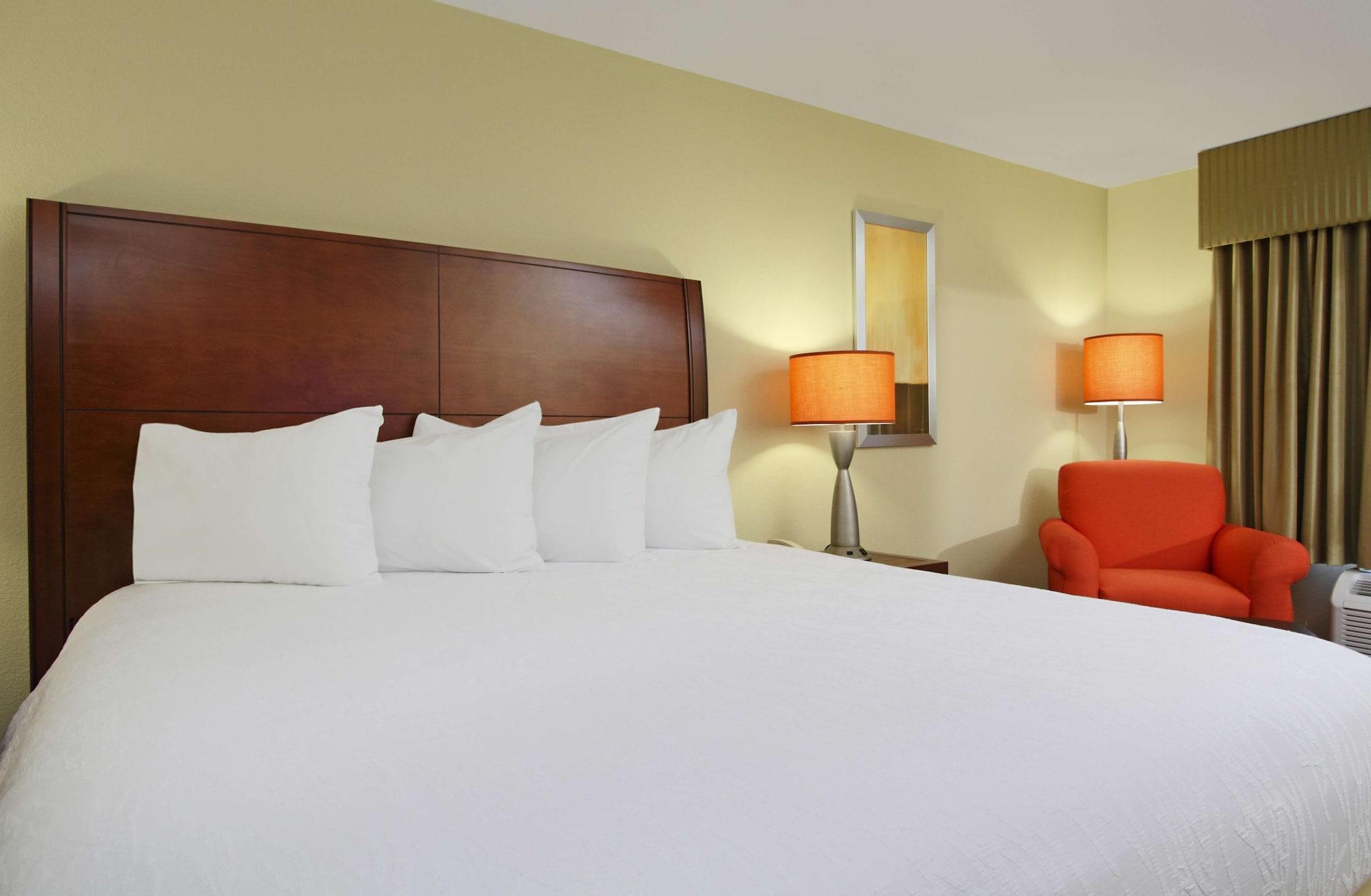 Hilton Garden Airport 3*