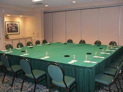 Hotel Hilton Garden Airport