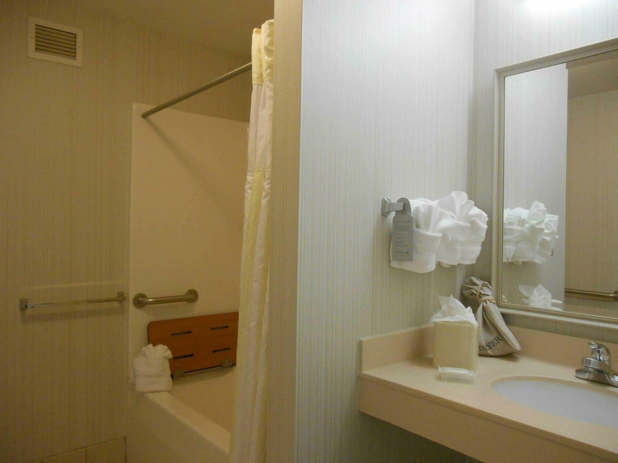 Hilton Garden Airport 3*