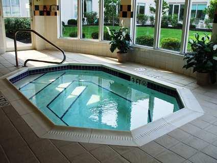 Hilton Garden Airport Hotel 3*